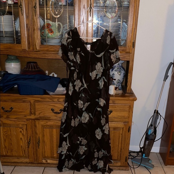 Jones New York Brown and Cream Floral Maxi Dress - Picture 1 of 3